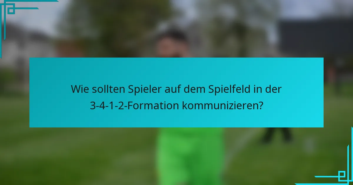 Wie sollten Spieler auf dem Spielfeld in der 3-4-1-2-Formation kommunizieren?